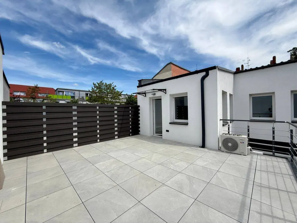 Erstbezug: möblierte 8-Zimmer-WG-Wohnung mit 31 m² Dachterrasse, 450 €/Zimmer