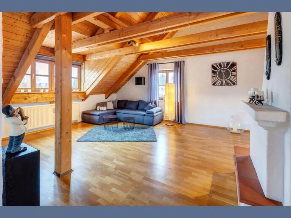 Möbliert: Gemütlich, geräumig und mit Balkon