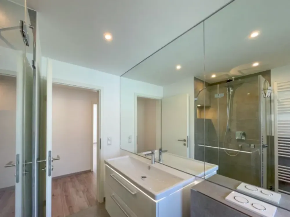 Möbliertes WG-Zimmer (15 m²) in Frankfurt Nieder-Erlenbach, All-Inclusive, ideal für Pendler & Ber