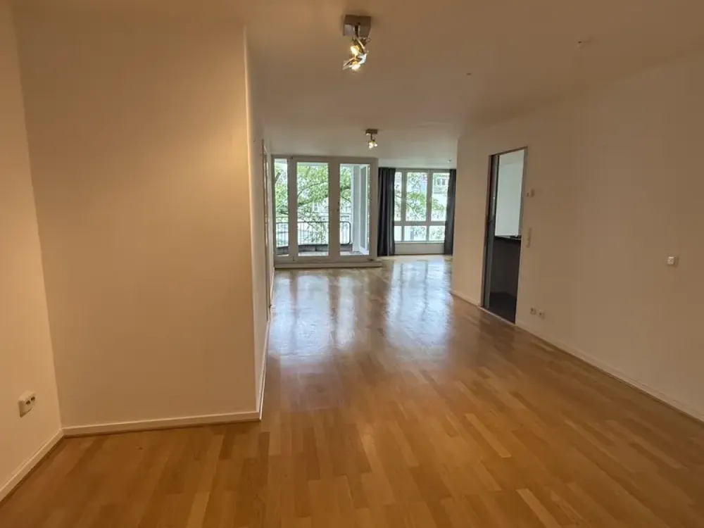 Lebendig wohnen in Unterbilk: Großzügige 4-Zimmer-Wohnung mit Balkon