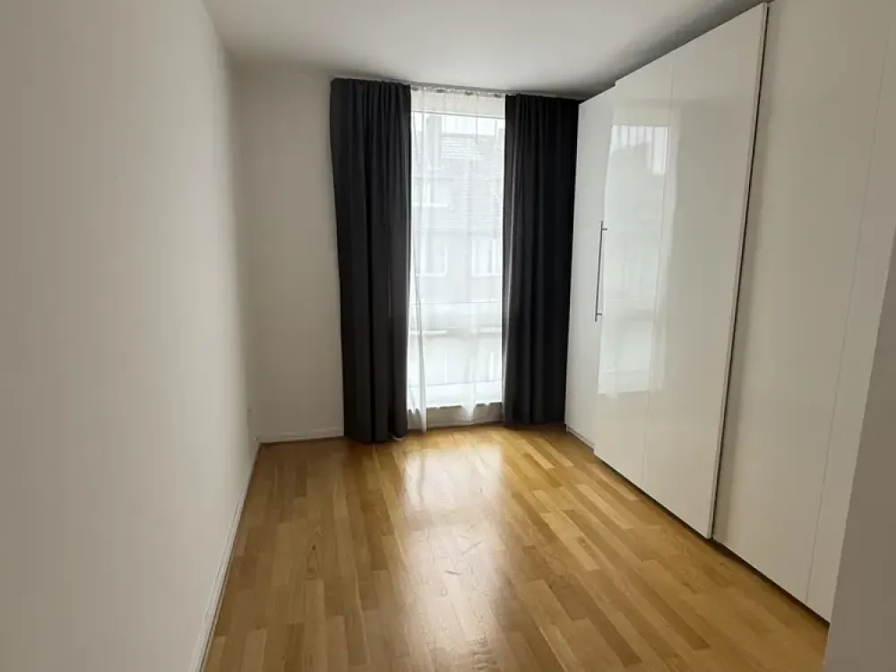 Lebendig wohnen in Unterbilk: Großzügige 4-Zimmer-Wohnung mit Balkon