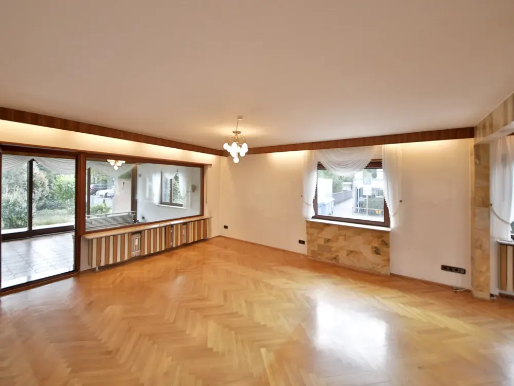 Spacious 3-Room Rental Apartment with Garden and Terrace in a Compact 3-Unit Building