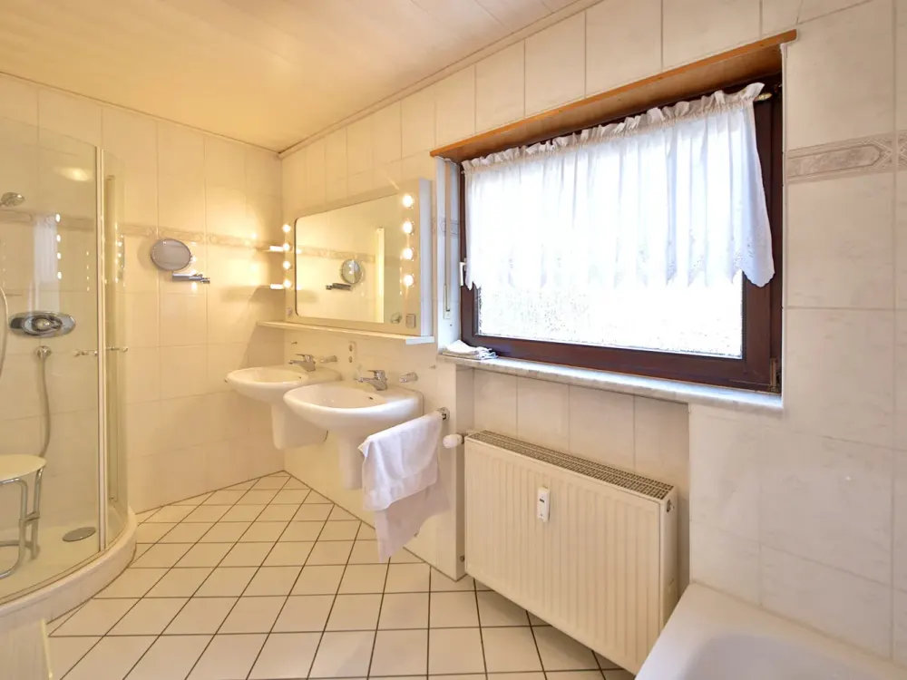Spacious 3-Room Rental Apartment with Garden and Terrace in a Compact 3-Unit Building