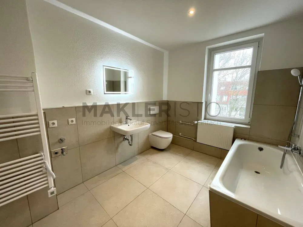 **Lichtdurchfluteter Erstbezug - 2 Zimmer mit Tageslichtbad, offener Wohnküche & Balkon**