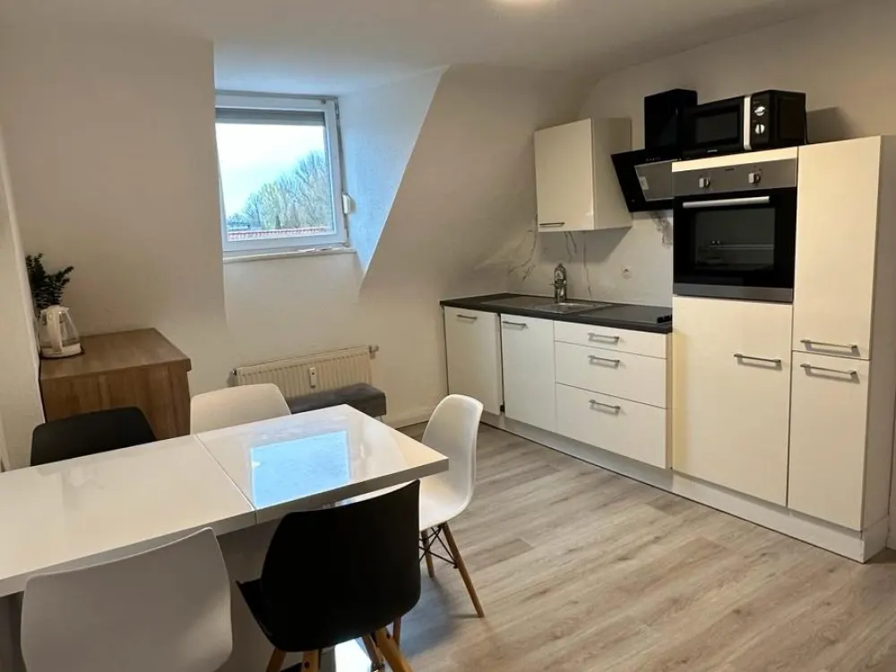 Frisch renovierte 5 Zimmer WG ab sofort Zimmer Nr. 5 frei