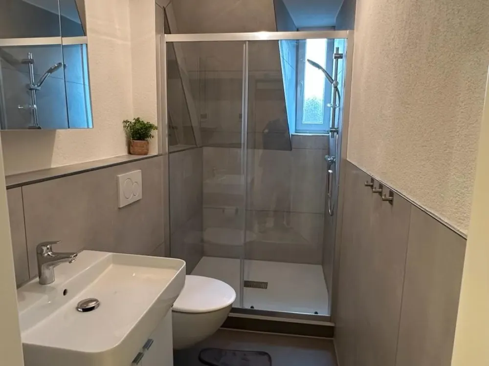 Frisch renovierte 5 Zimmer WG ab sofort Zimmer Nr. 5 frei