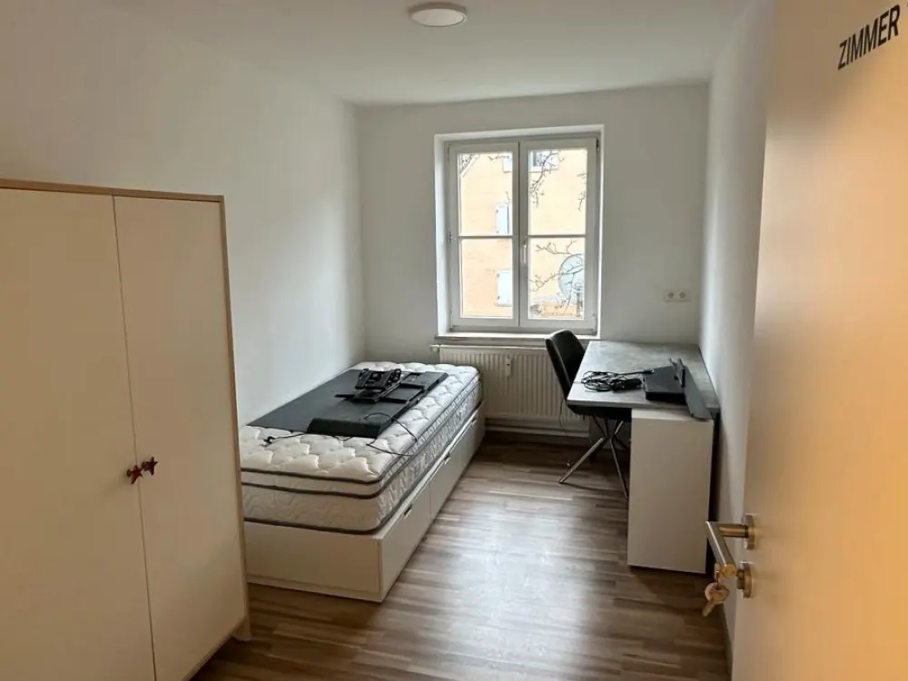 Frisch renovierte 5 Zimmer WG ab sofort Zimmer Nr. 5 frei