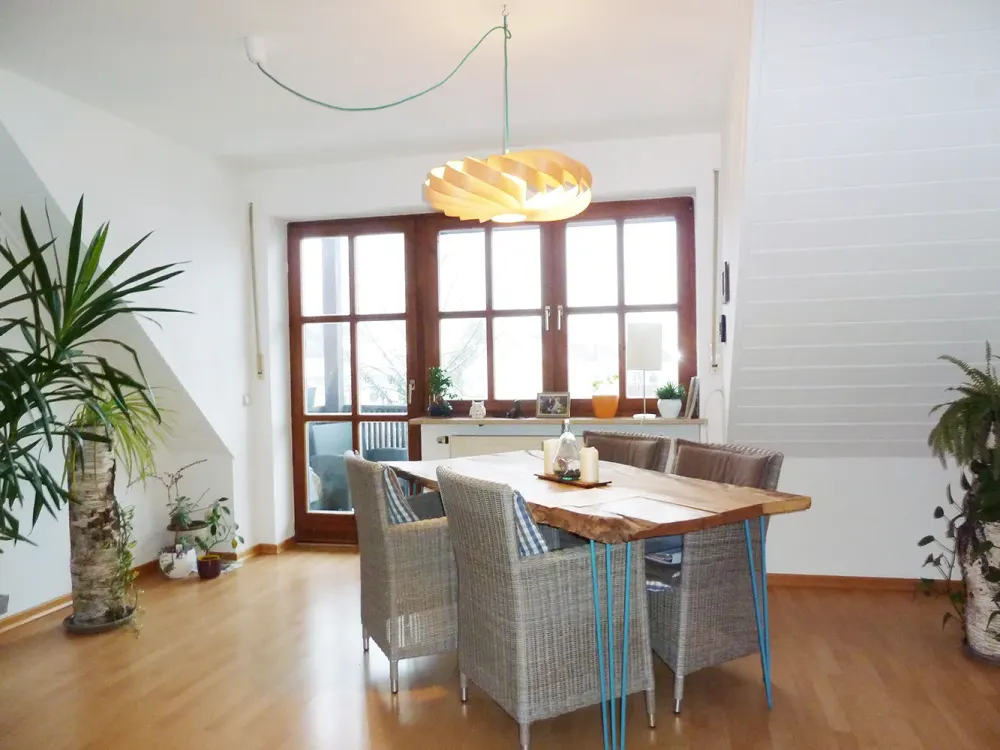 *** sehr schöne großzügige 3-Zimmer-Maisonette-Wohnung in Neufahrn (S1) ***