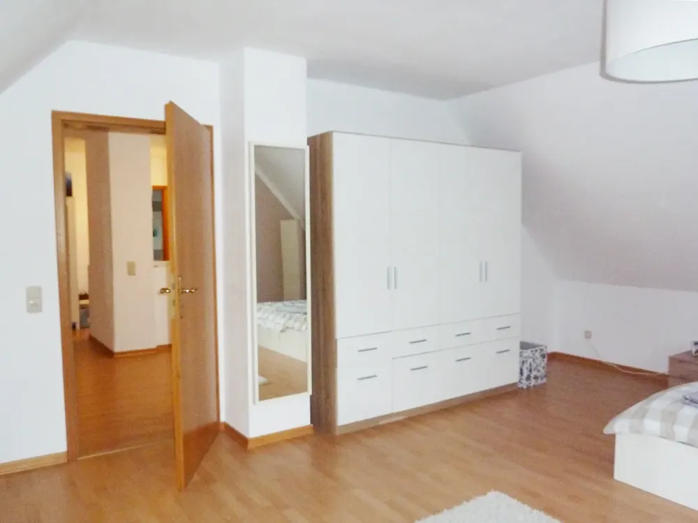 *** sehr schöne großzügige 3-Zimmer-Maisonette-Wohnung in Neufahrn (S1) ***