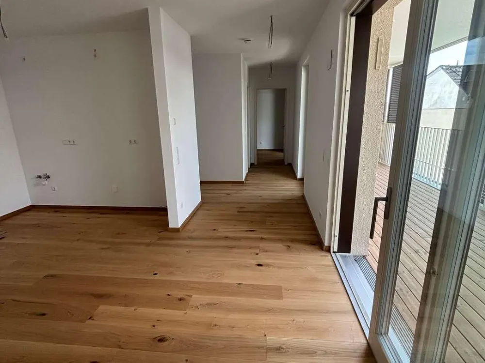 Erstbezug am bayr. Bahnhof - Wohnung mit großem Balkon & Duschbad