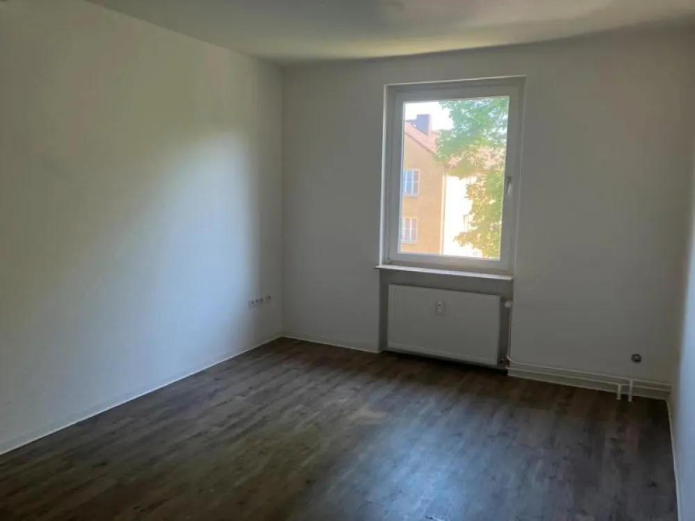 Beautiful 2-Room Apartment Seeks Tenant