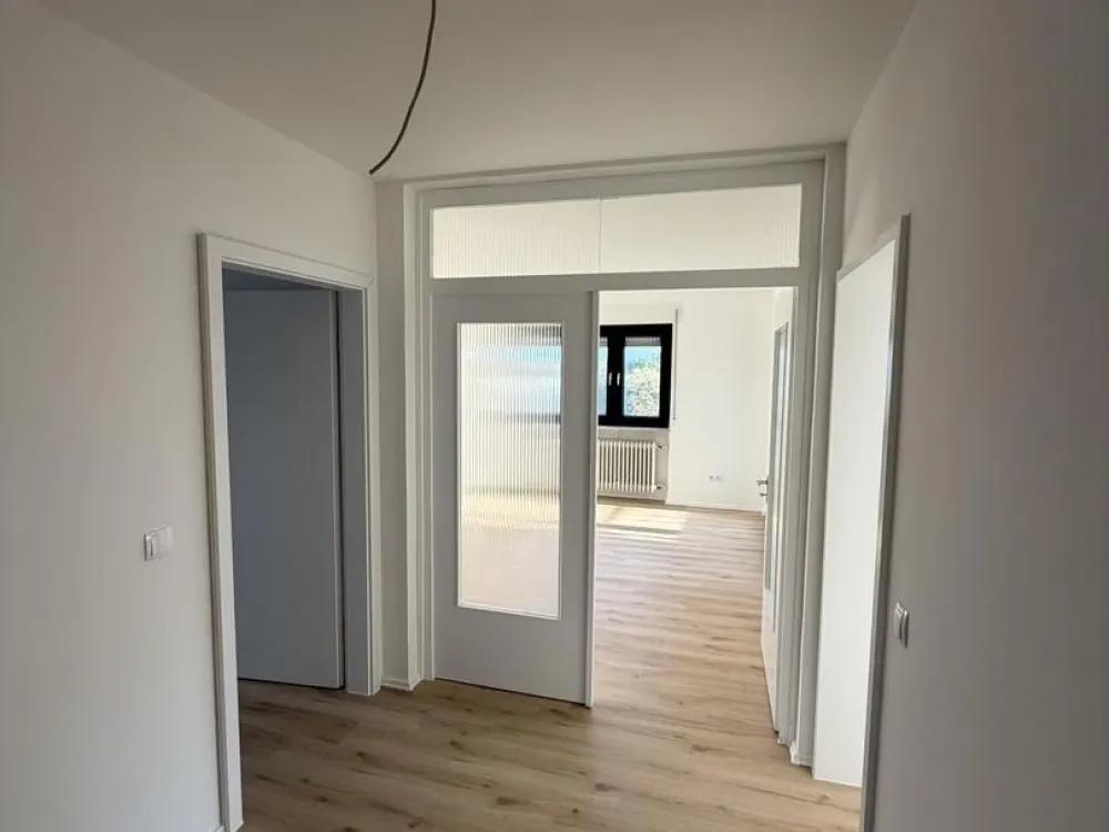 Erstbezug nach Kernsanierung, exklusive 3-Zimmer-Wohnung mit Süd-Loggia