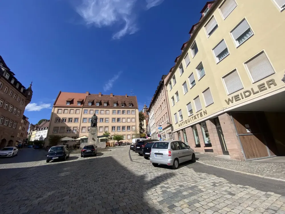 Ruhige 2-Zi.-W. am bekannten Albrecht-Dürer-Platz m. Balkon