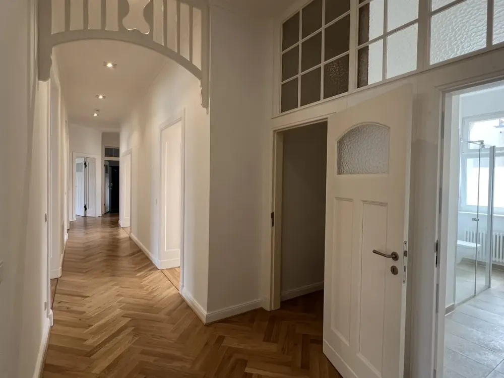 Traumhafter Stuckaltbau, saniert.