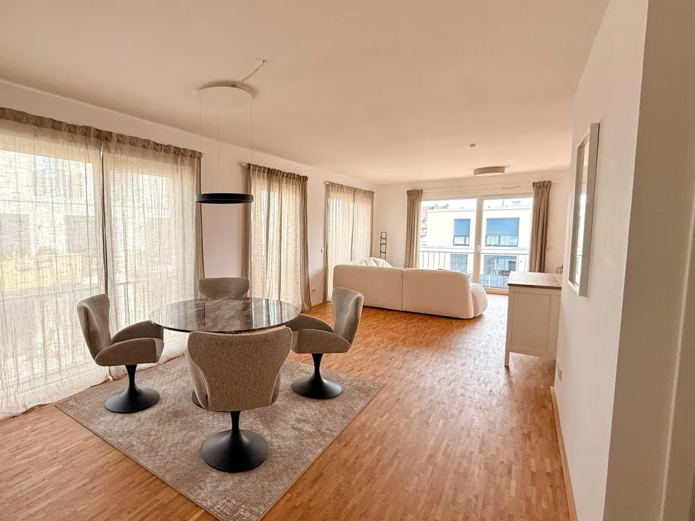 Above the rooftops of the city - 3-room apartment with kitchen and bathroom in the heart of Saarbrücken