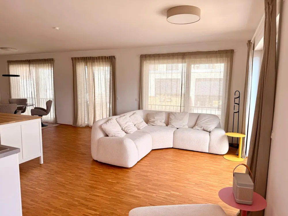 Above the rooftops of the city - 3-room apartment with kitchen and bathroom in the heart of Saarbrücken