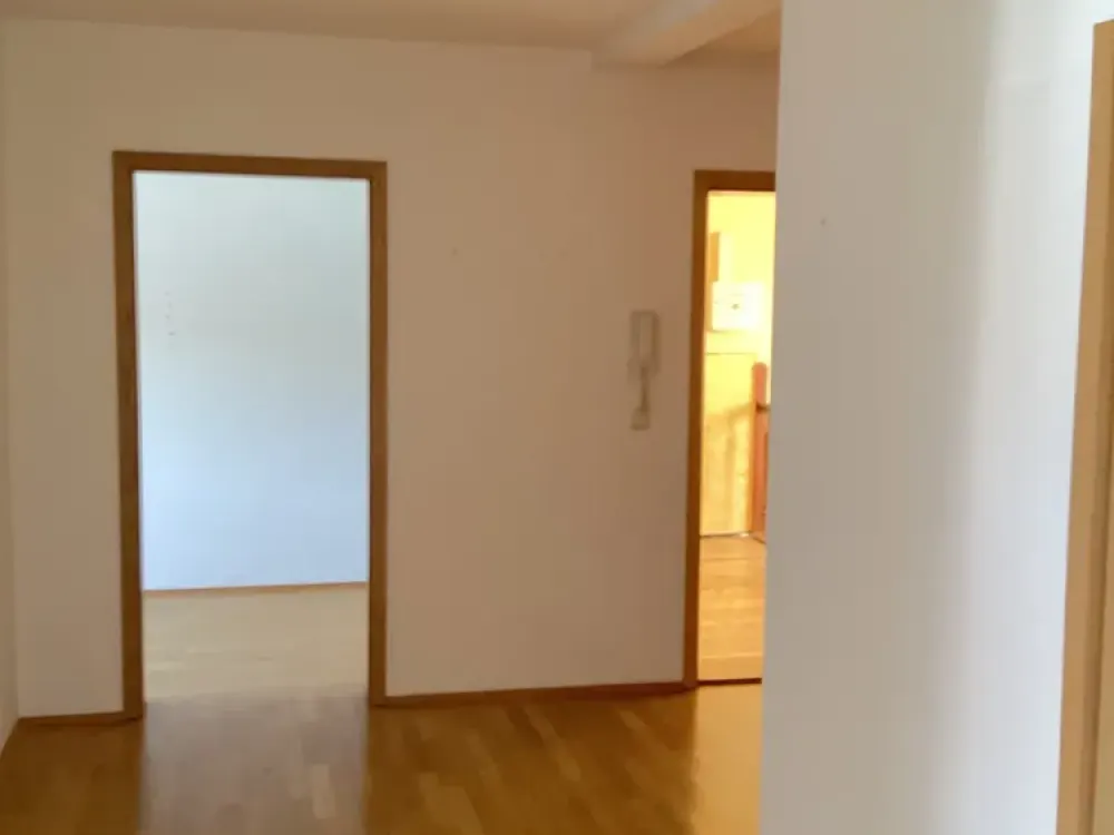 3 Raum Wohnung im Dachgeschoss mit Einbauküche in Sanierung
