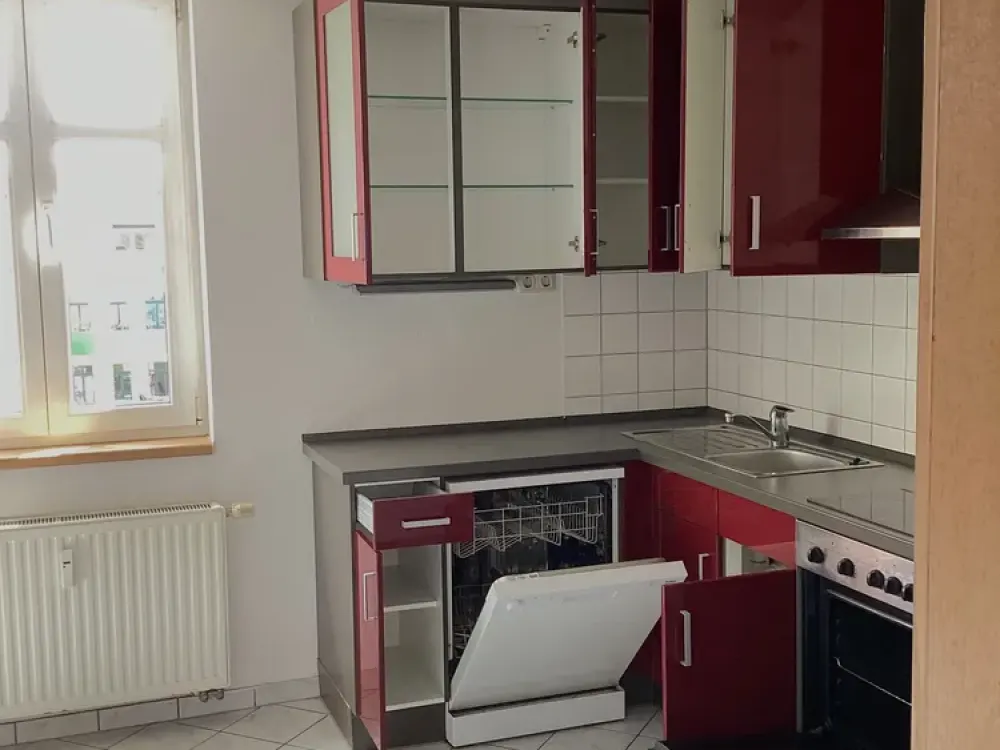 3 Raum Wohnung im Dachgeschoss mit Einbauküche in Sanierung