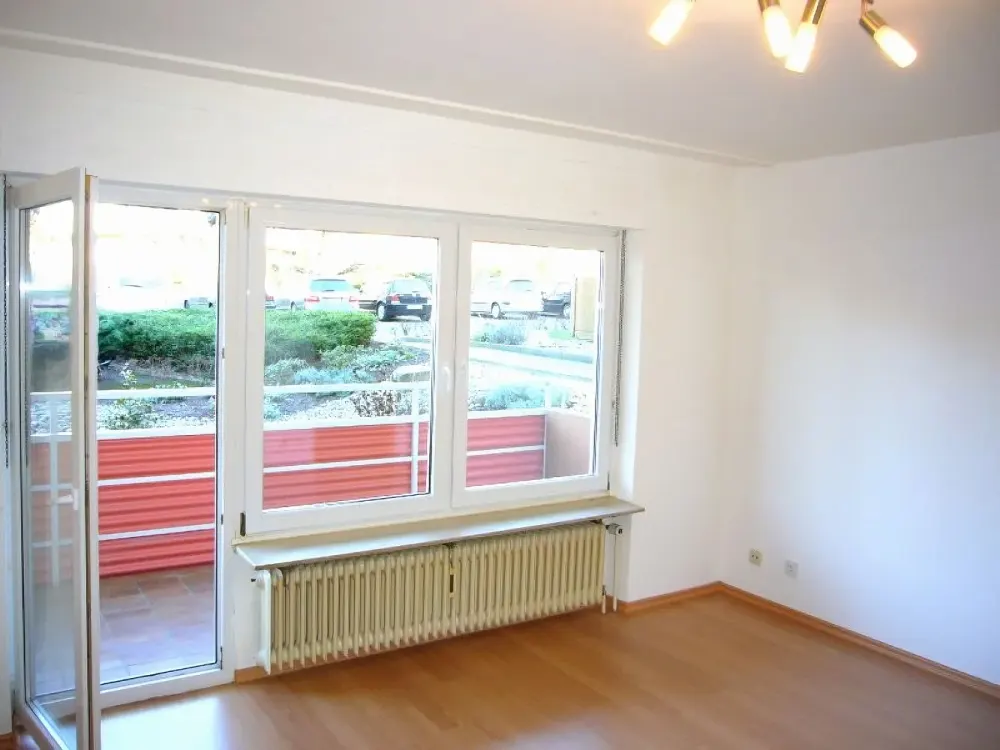 Very nice student apartment with fitted kitchen and large balcony. Dudweiler-Süd, only 10 min to the university!