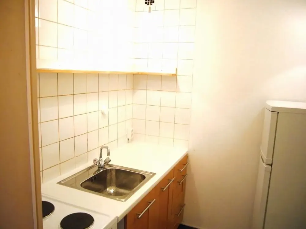 Very nice student apartment with fitted kitchen and large balcony. Dudweiler-Süd, only 10 min to the university!