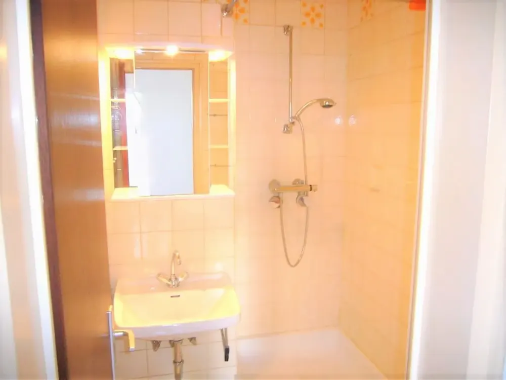 Very nice student apartment with fitted kitchen and large balcony. Dudweiler-Süd, only 10 min to the university!