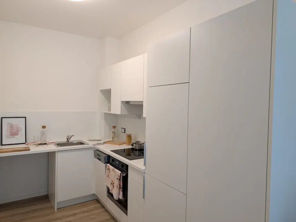 Iranische Straße 4b, 2 Zimmer, 3.OG, Links 7