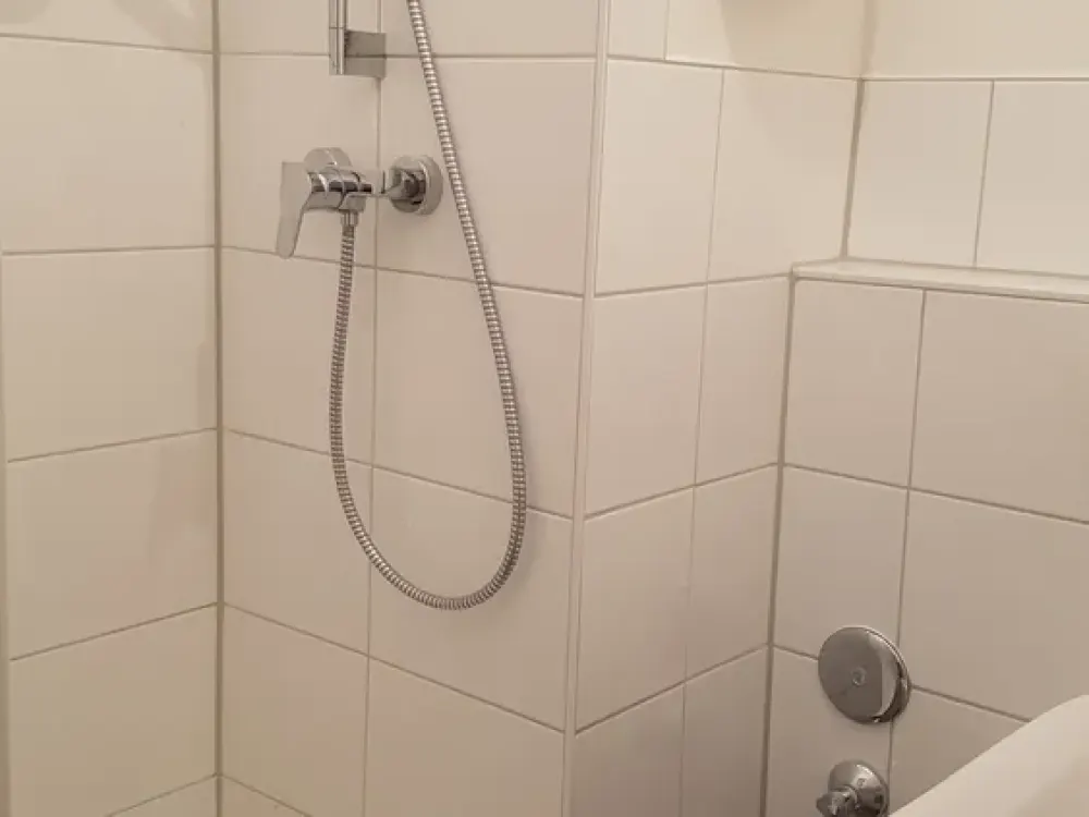 Einzimmerwohnung mit Gartennutzung und überdachtem Außenbereich