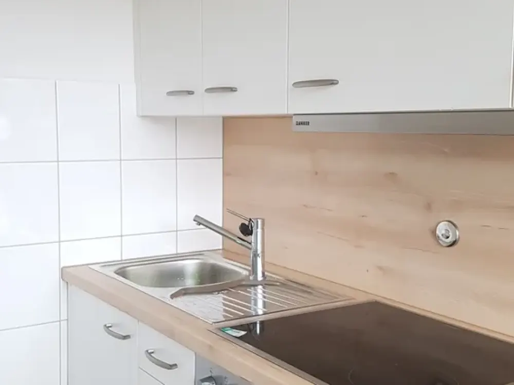 Einzimmerwohnung mit Gartennutzung und überdachtem Außenbereich