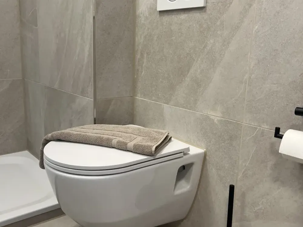 Modernisierte und möblierte 2,5-Zimmer-Wohnung mit Balkon und Stellplatz in Kressbronn