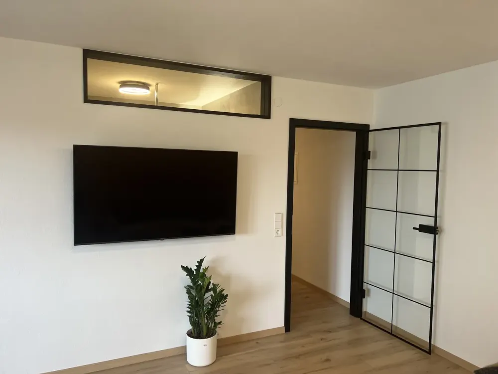 Modernisierte und möblierte 2,5-Zimmer-Wohnung mit Balkon und Stellplatz in Kressbronn