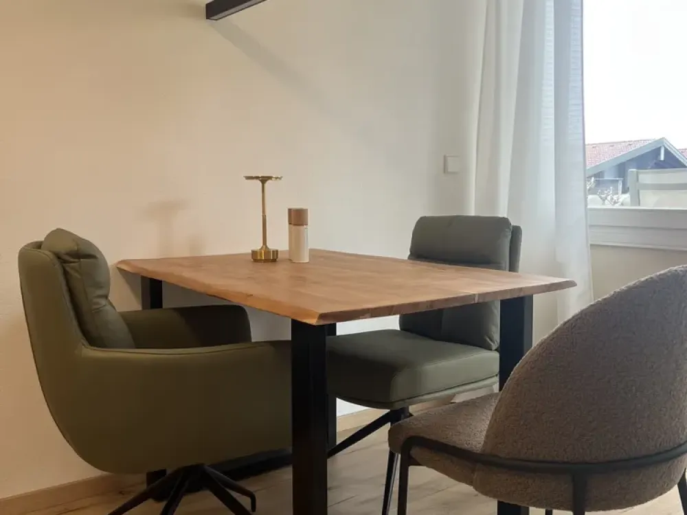 Modernisierte und möblierte 2,5-Zimmer-Wohnung mit Balkon und Stellplatz in Kressbronn