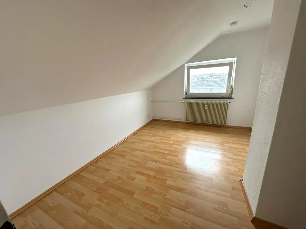 Gemütliche 2,5-Zimmerwohnung mit Küchenzeile in ruhiger Lage AN EINZELPERSON
