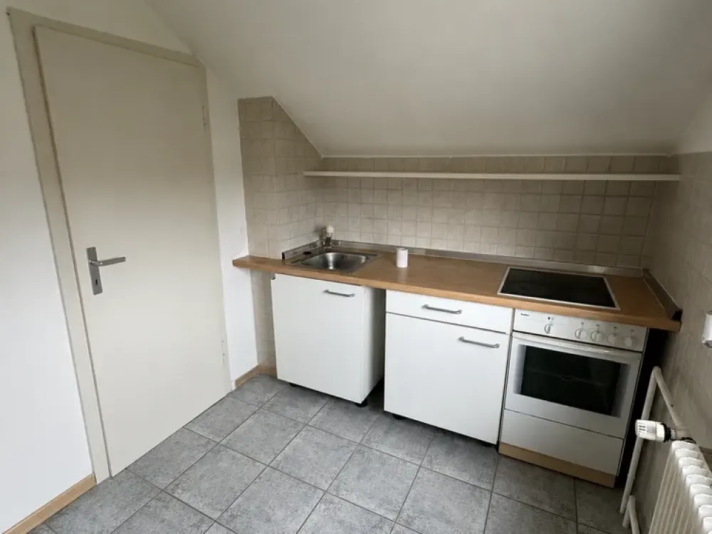 Gemütliche 2,5-Zimmerwohnung mit Küchenzeile in ruhiger Lage AN EINZELPERSON