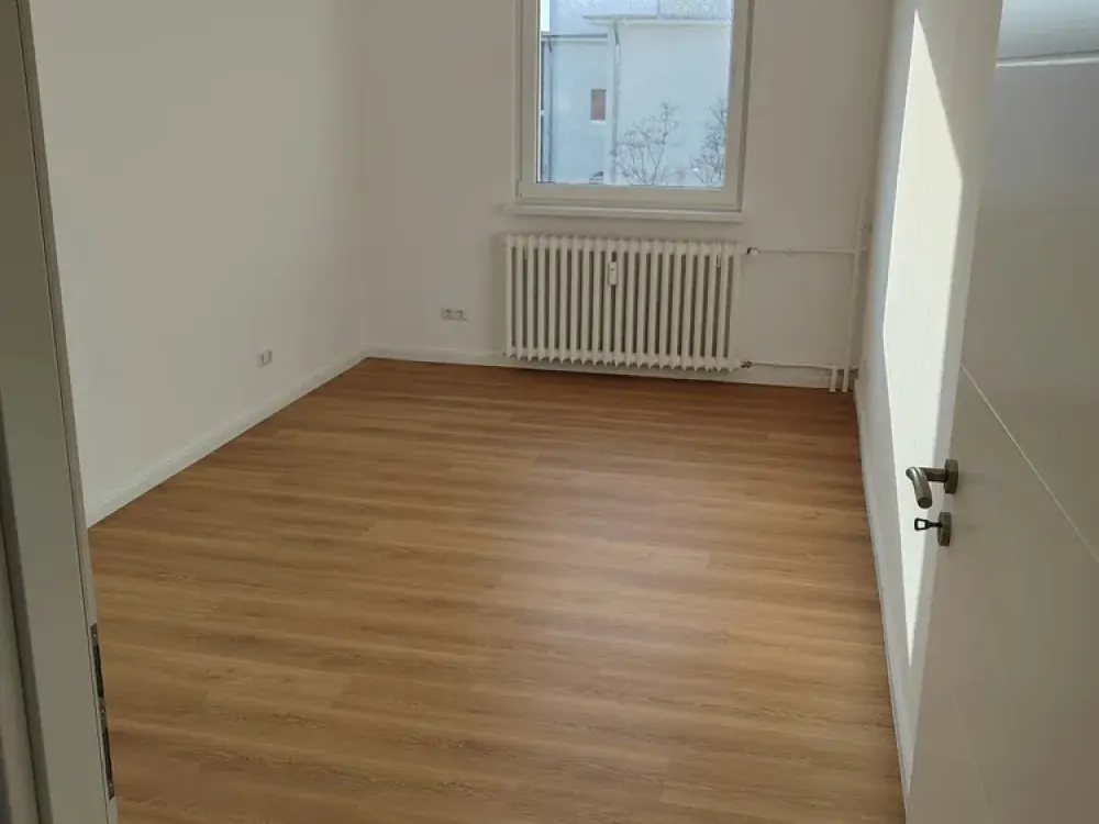 Wunderschöne, sehr helle, zentral gelegene 4-Zi-Whg mit 2 Sonnen-Balkonen &Aufzug, Erstbezug