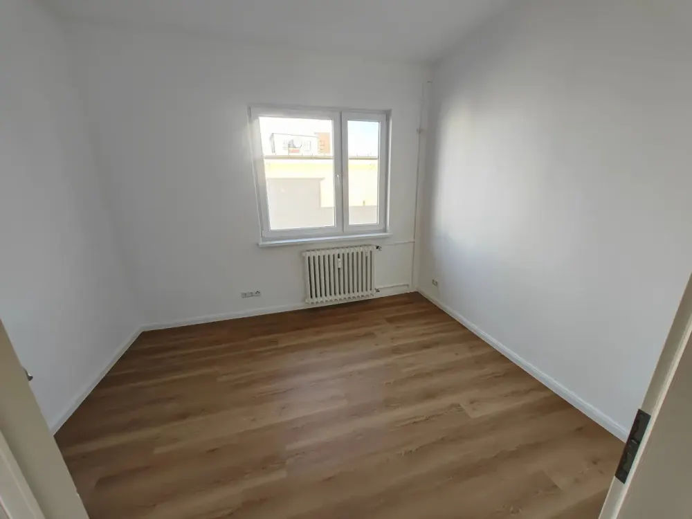 Wunderschöne, sehr helle, zentral gelegene 4-Zi-Whg mit 2 Sonnen-Balkonen &Aufzug, Erstbezug