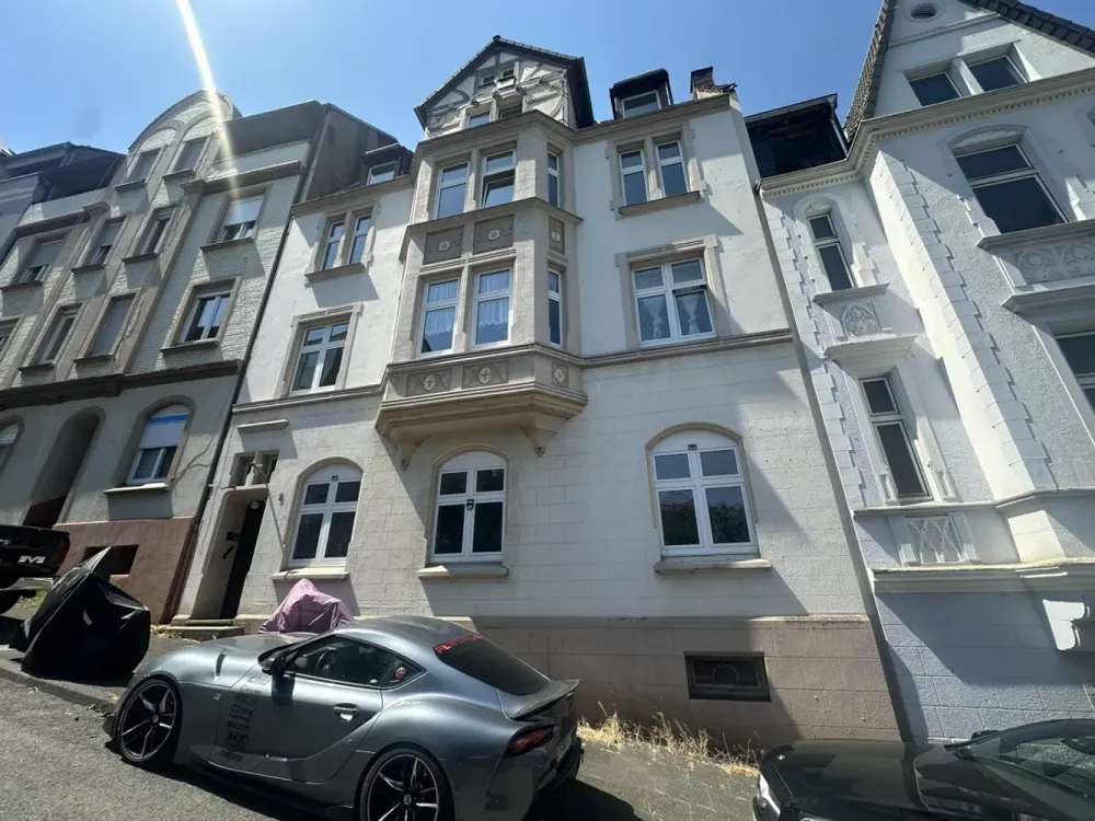 Charmante Altbauwohnung mit großzügigem Wohn-Essbereich und Kamin
