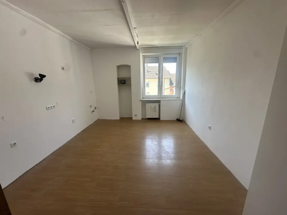 Charmante Altbauwohnung mit großzügigem Wohn-Essbereich und Kamin