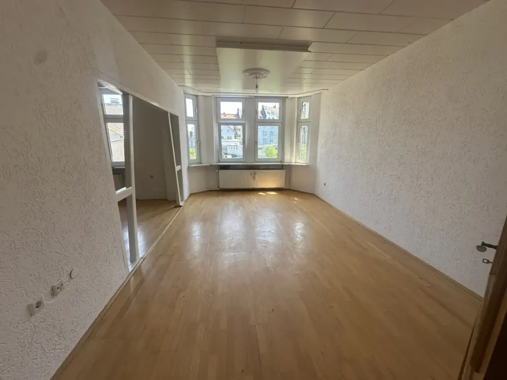 Charmante Altbauwohnung mit großzügigem Wohn-Essbereich und Kamin