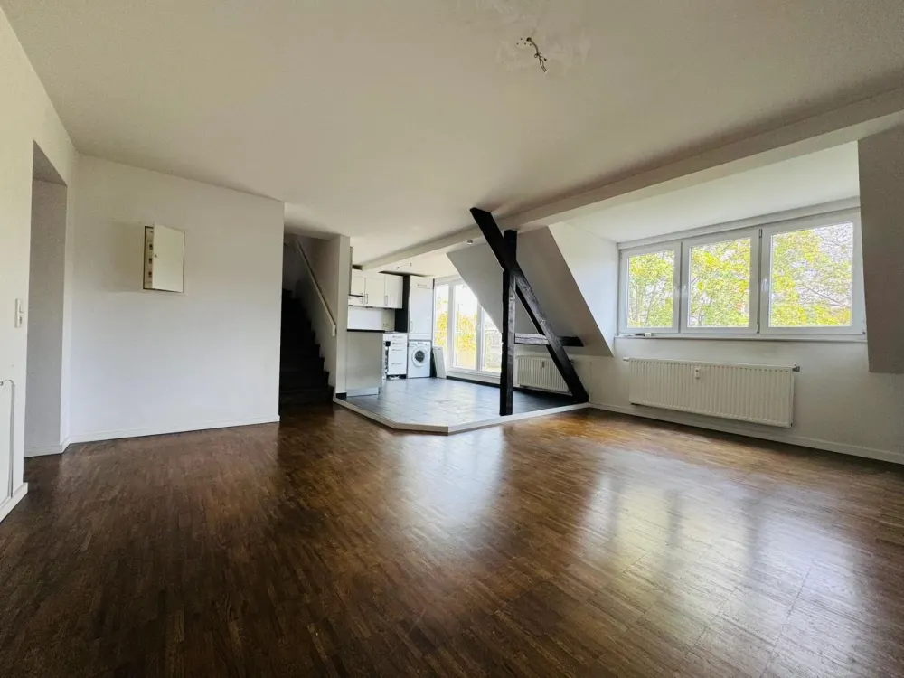 MODERNE TRIFFT ALTBAU-CHARME! _ 4 RÄUME, 2 BÄDER, EINBAUKÜCHE U. DACHTERRASSE IM HERZEN DÜSSELDORFS!