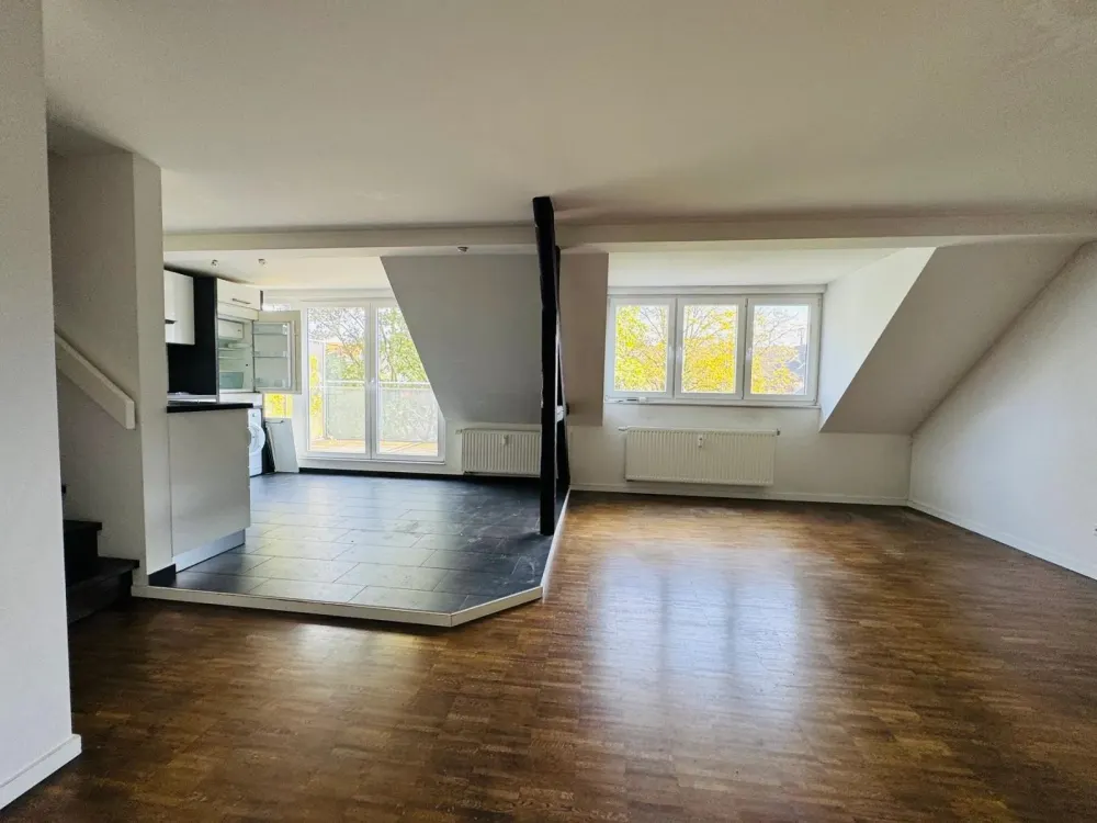 MODERNE TRIFFT ALTBAU-CHARME! _ 4 RÄUME, 2 BÄDER, EINBAUKÜCHE U. DACHTERRASSE IM HERZEN DÜSSELDORFS!