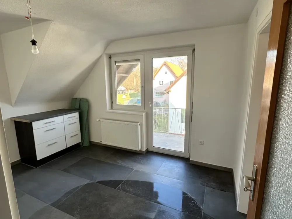 Erstbezug nach Kernsanierung: Moderne 3-Zimmer-Wohnung mit Balkon, Garten & Stellplatz