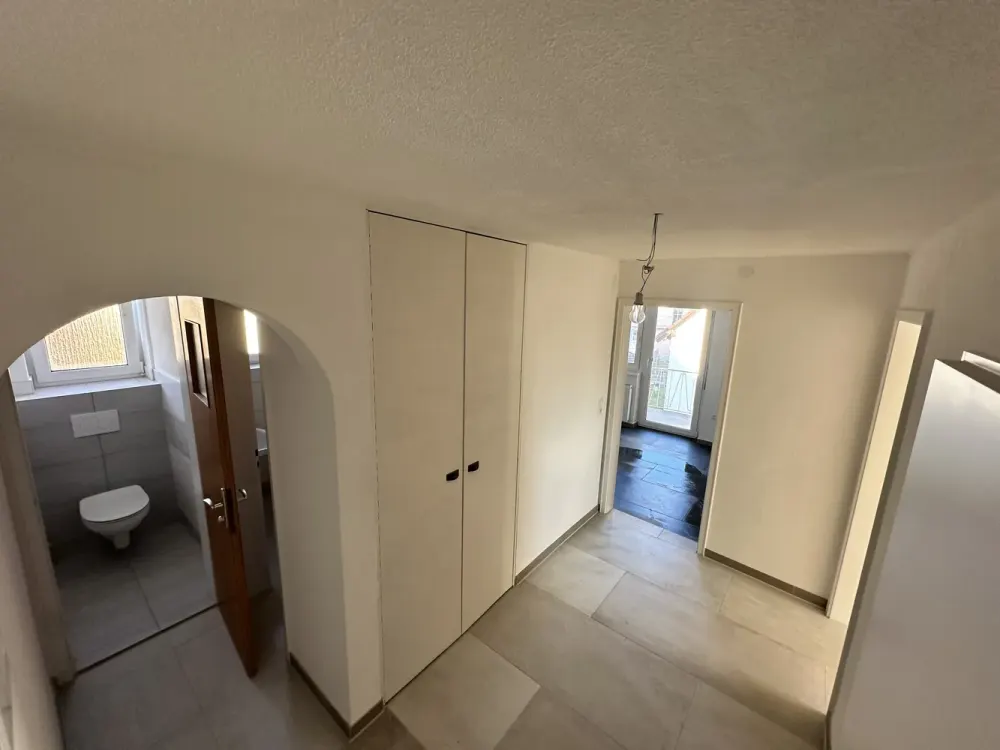 Erstbezug nach Kernsanierung: Moderne 3-Zimmer-Wohnung mit Balkon, Garten & Stellplatz