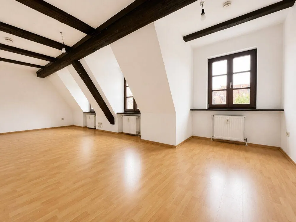 Charaktervolle DG-Wohnung mit historischem Flair im Herzen von Nürnberg - inkl. neuem Bad und Küche