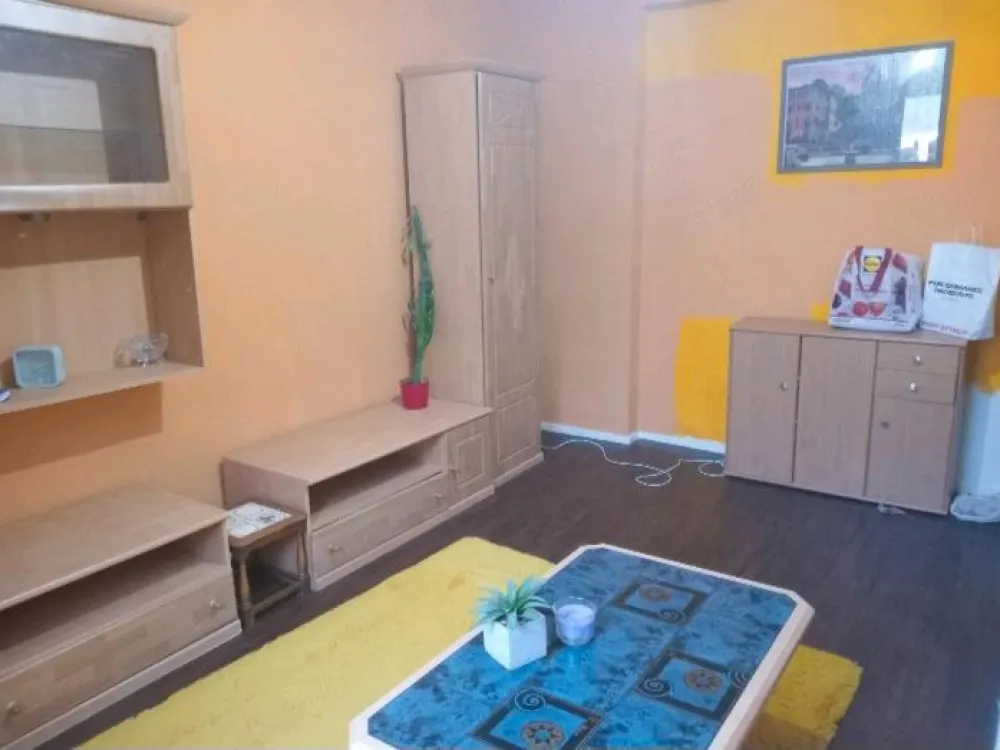 1 Zimmer WG + (Küche, Bad, Balkon, Badewanne)