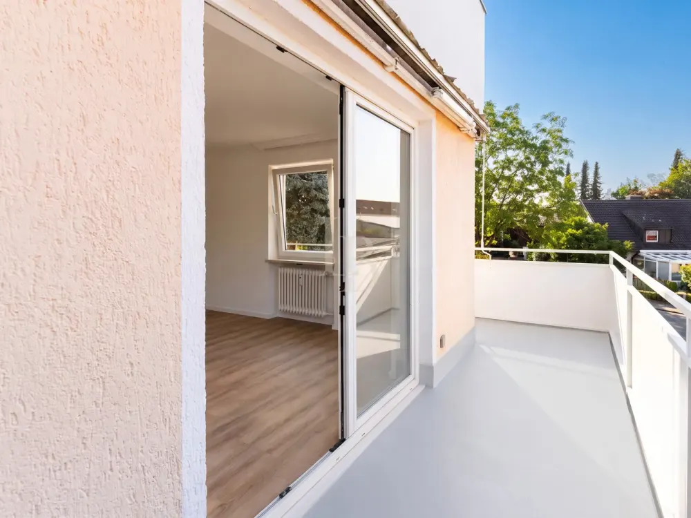 Bezugsfrei & frisch renoviert | Helle 3-Zimmer-Wohnung mit großem Balkon in Unterhaching