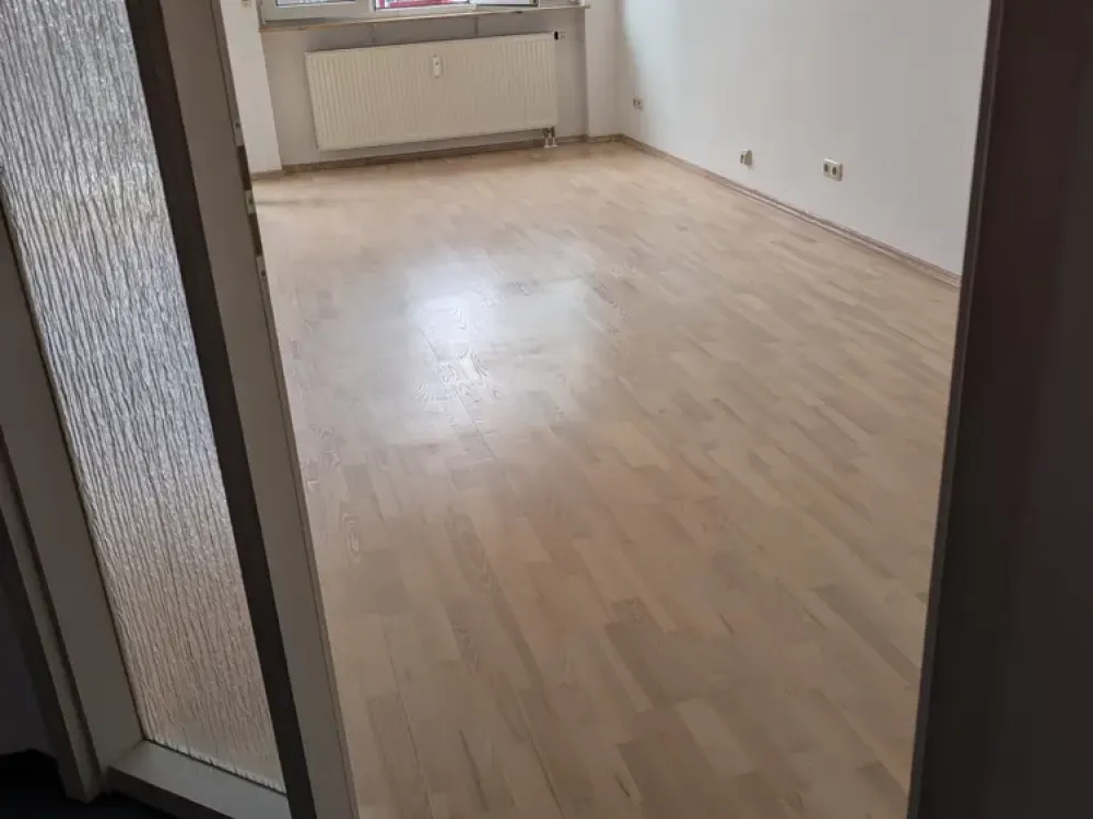 Sonnige 2-Zimmer-Wohnung mit großem Balkon, Einbauküche, U-Bahn