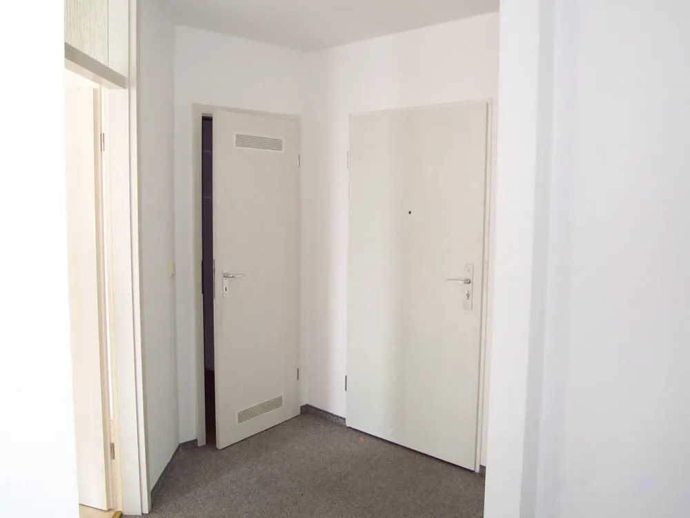 Sonnige 2-Zimmer-Wohnung mit großem Balkon, Einbauküche, U-Bahn