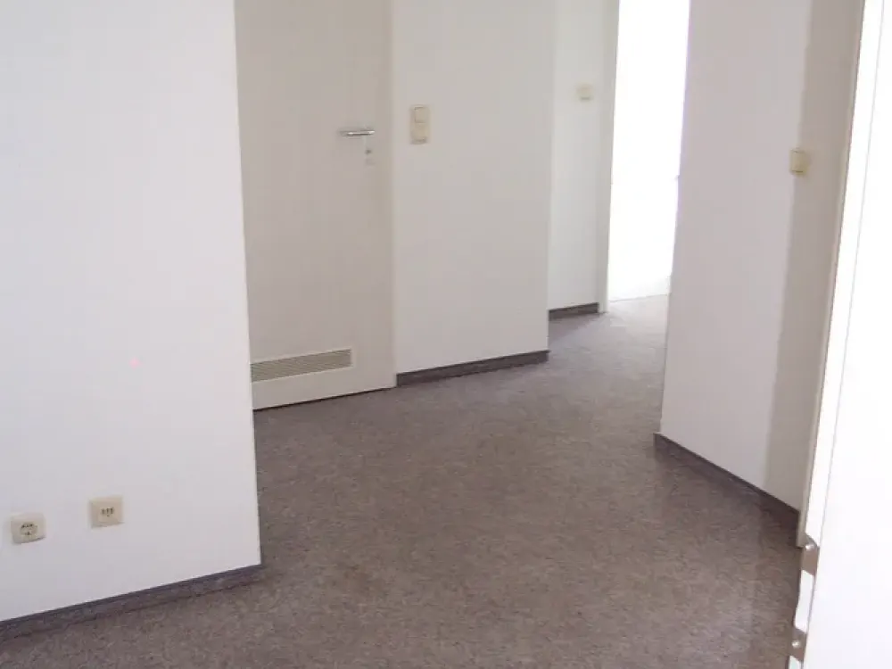 Sonnige 2-Zimmer-Wohnung mit großem Balkon, Einbauküche, U-Bahn