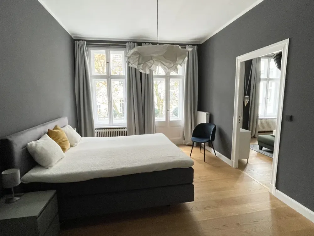Hochwertig sanierte Altbauwohnung in bester Lage des westfälischen Viertels an der Spree
