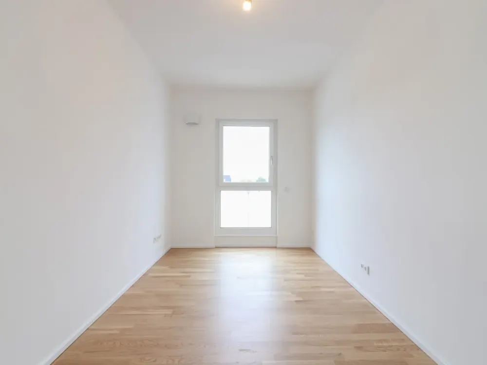 Großzügig geschnittene 4-Zi.-Wohnung mit zwei Balkonen & zwei Tageslichtbädern *ERSTBEZUG*